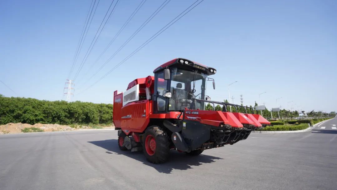 保定用戶于立賓:日均作業100畝 “致富利器”中聯收獲玉米機 930-3.jpg